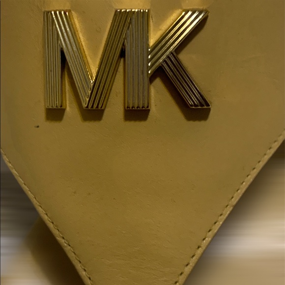 Stunning yellow/ gold MK sandals. - Picture 8 of 8